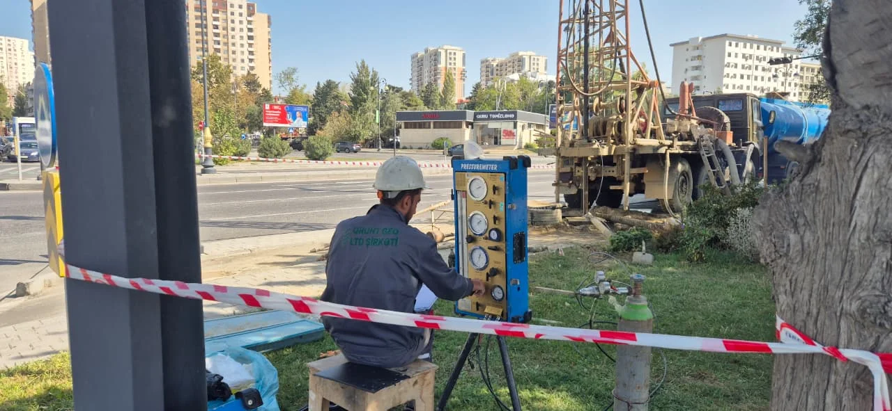 8  noyabr prospektinin Ramiz Quliyev küçəsi ilə kəsişməsində müxtəlif səviyyəli yol ötürücülərin tikintisinin layihələndirilməsi